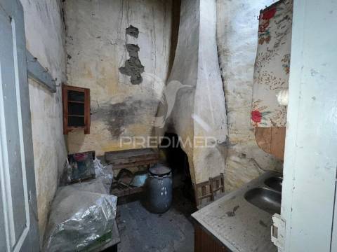 Moradia para reconstrução em santo amaro – vila nova de foz côa