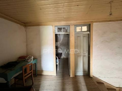 Moradia para reconstrução em santo amaro – vila nova de foz côa