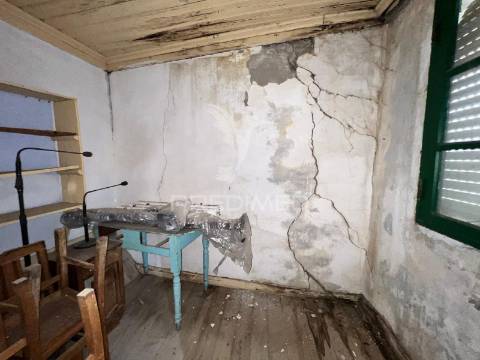 Moradia para reconstrução em santo amaro – vila nova de foz côa