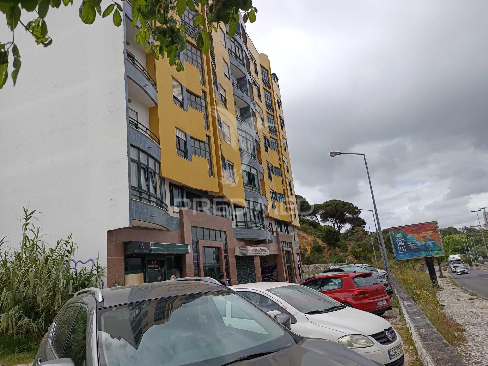 T3 remodelado, elevadores e terracinho