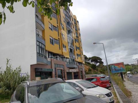 T3 remodelado, elevadores e terracinho