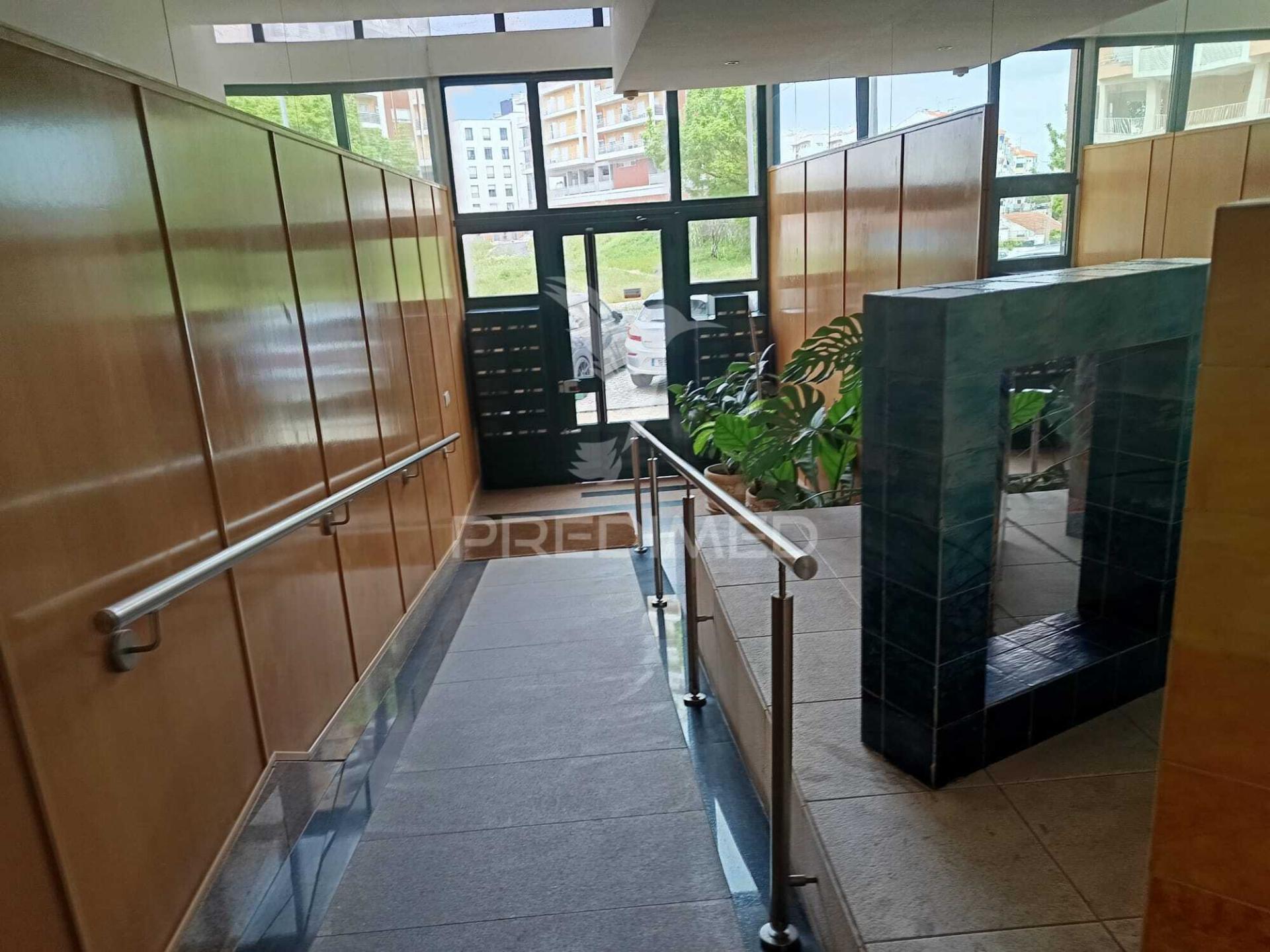 T3 remodelado, elevadores e terracinho