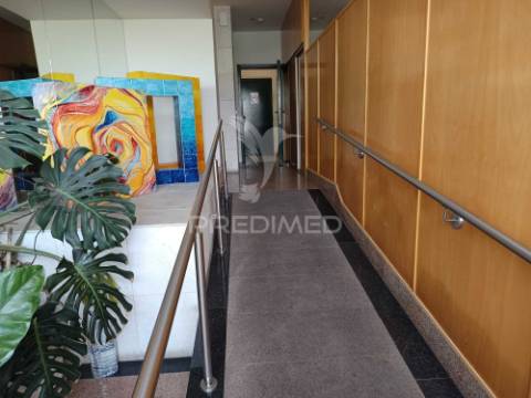 T3 remodelado, elevadores e terracinho