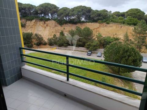 T3 remodelado, elevadores e terracinho