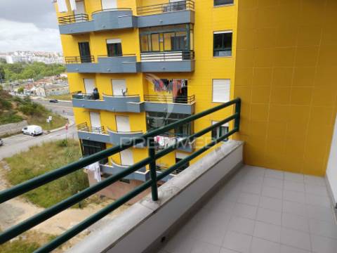 T3 remodelado, elevadores e terracinho