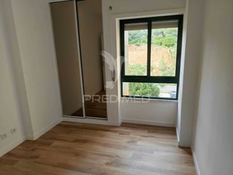 T3 remodelado, elevadores e terracinho