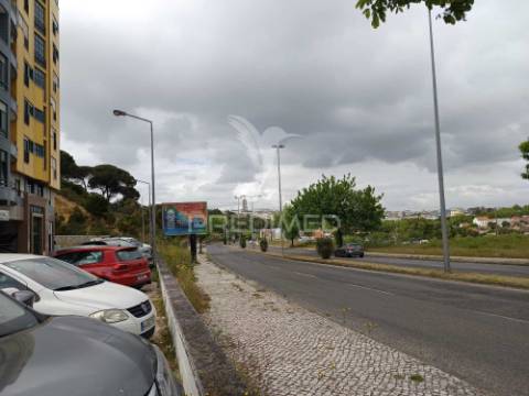 T3 remodelado, elevadores e terracinho