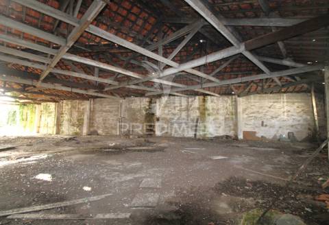 Armazém para reconstrução  em  s. romão do coronado