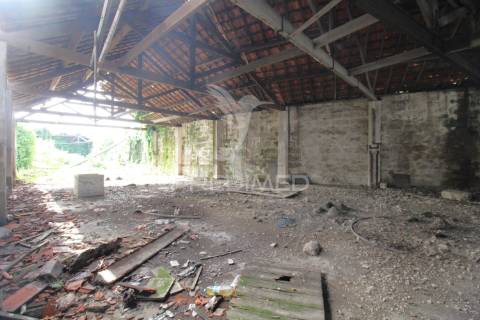 Armazém para reconstrução  em  s. romão do coronado