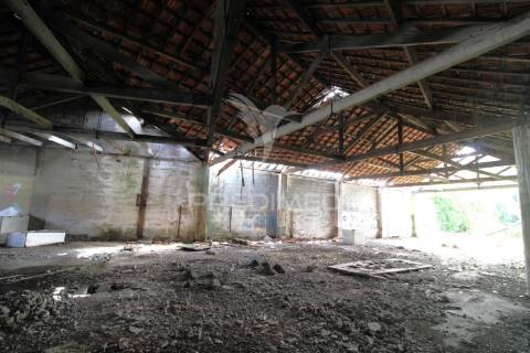 Armazém para reconstrução  em  s. romão do coronado