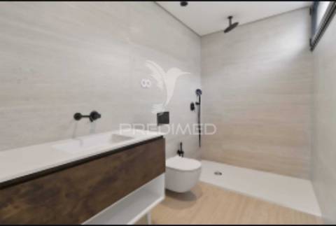 Moradia t5 com piscina a escassos metros da praia da madalena – vila nova de gaia