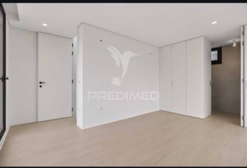 Moradia t5 com piscina a escassos metros da praia da madalena – vila nova de gaia