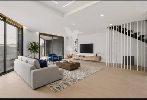 Moradia t5 com piscina a escassos metros da praia da madalena – vila nova de gaia