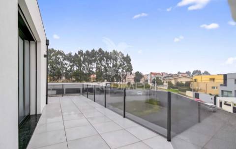 Moradia t5 com piscina a escassos metros da praia da madalena – vila nova de gaia