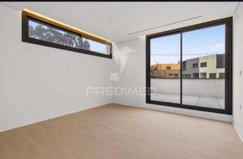 Moradia t5 com piscina a escassos metros da praia da madalena – vila nova de gaia
