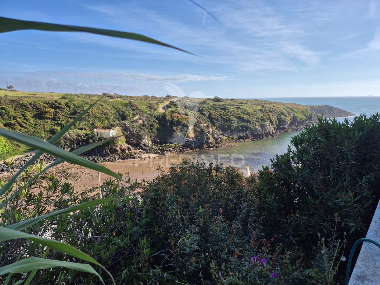 Viva o mar: moradia com vista incomparável em porto covo.