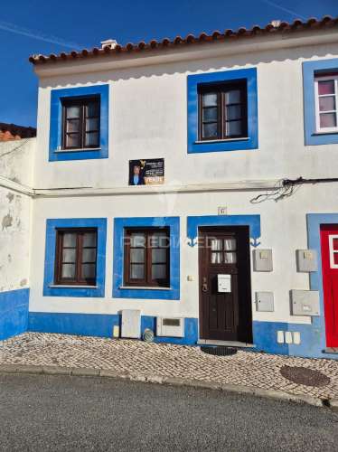 Viva o mar: moradia com vista incomparável em porto covo.