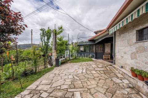 Moradia, casa t2, com terreno, em rendufinho, povoa lanhoso.