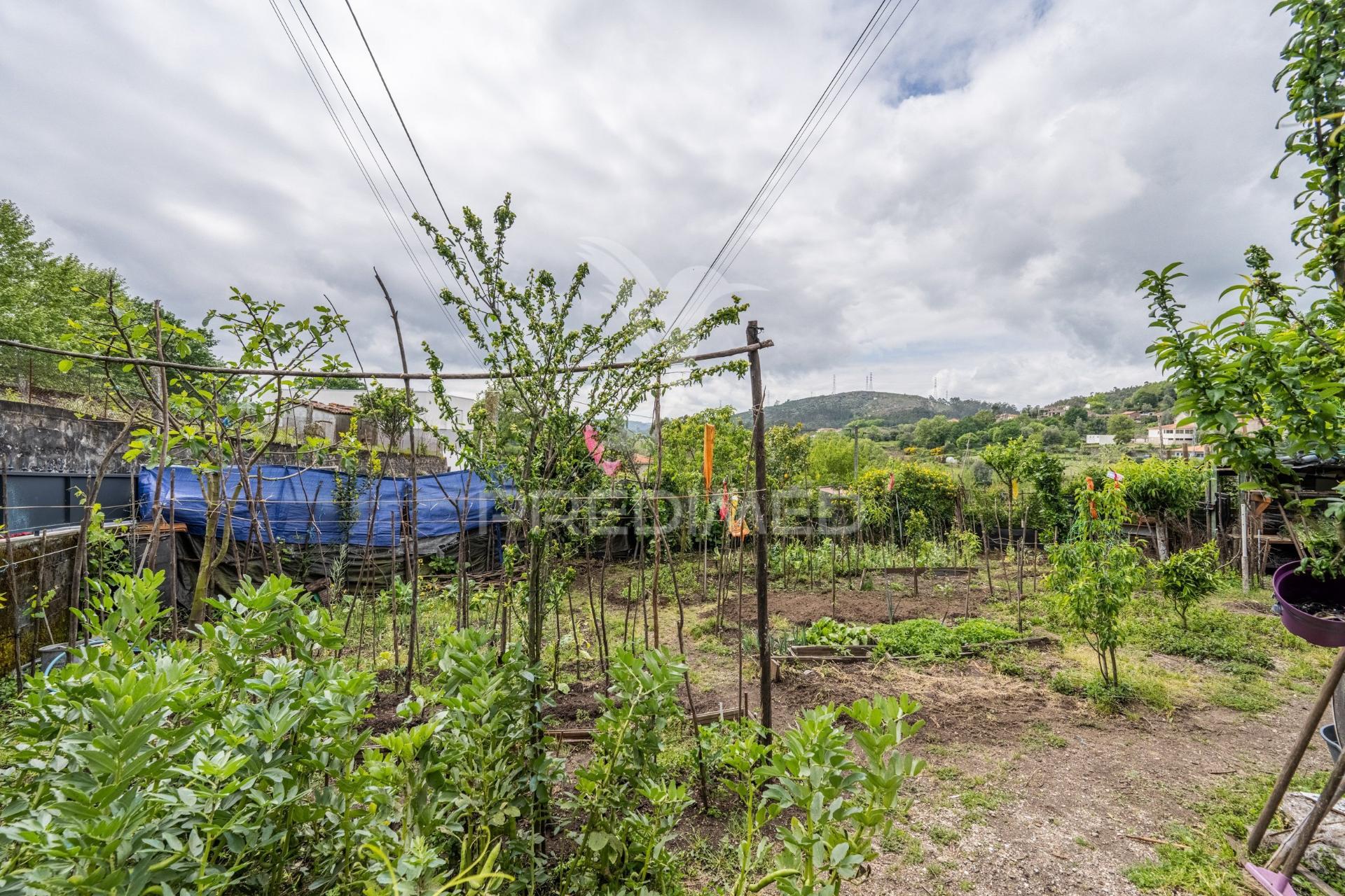Moradia, casa t2, com terreno, em rendufinho, povoa lanhoso.