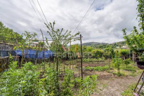 Moradia, casa t2, com terreno, em rendufinho, povoa lanhoso.