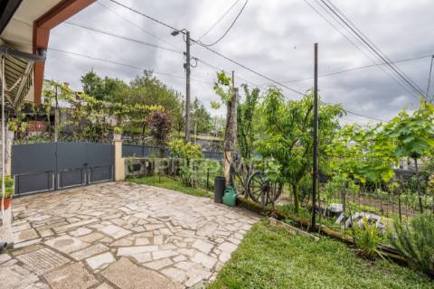 Moradia, casa t2, com terreno, em rendufinho, povoa lanhoso.