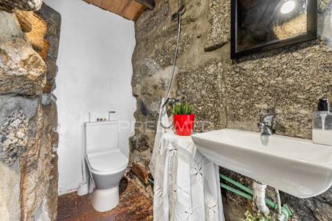 Moradia, casa t2, com terreno, em rendufinho, povoa lanhoso.