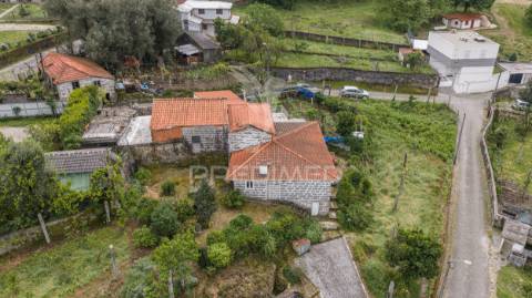 Moradia, casa t2, com terreno, em rendufinho, povoa lanhoso.