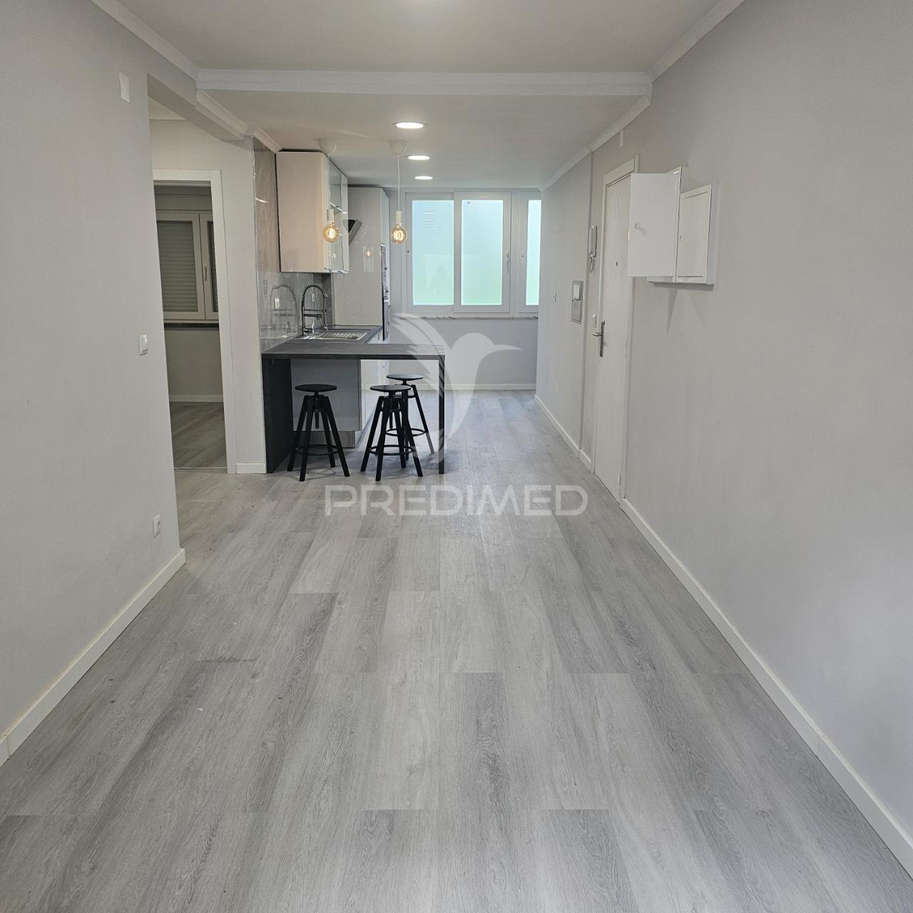 Apartamento t2 benfica remodelada com cozinha equipada