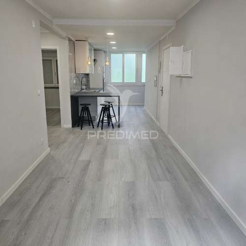 Apartamento t2 benfica remodelada com cozinha equipada