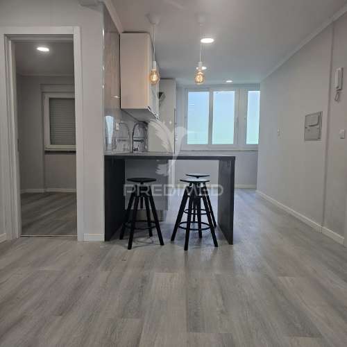 Apartamento t2 benfica remodelada com cozinha equipada