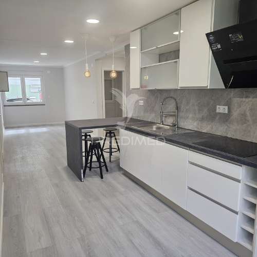 Apartamento t2 benfica remodelada com cozinha equipada