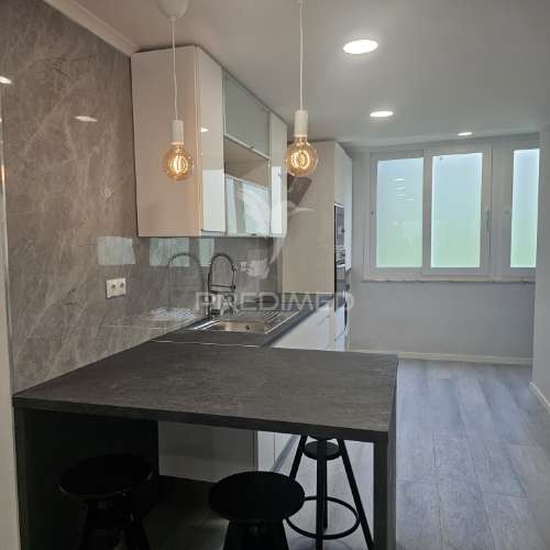 Apartamento t2 benfica remodelada com cozinha equipada