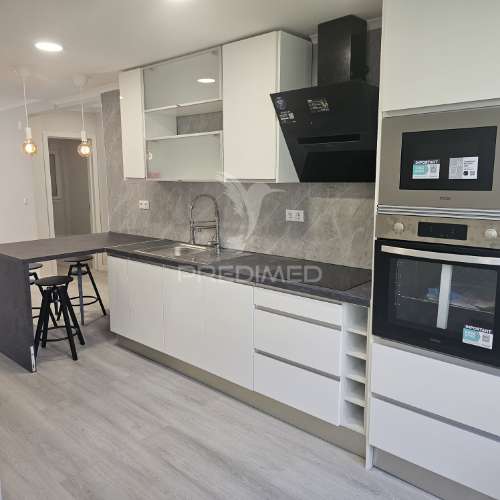 Apartamento t2 benfica remodelada com cozinha equipada