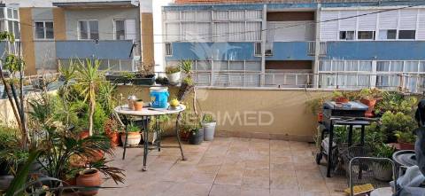 Apartamento t3 c/ terraço no laranjeiro