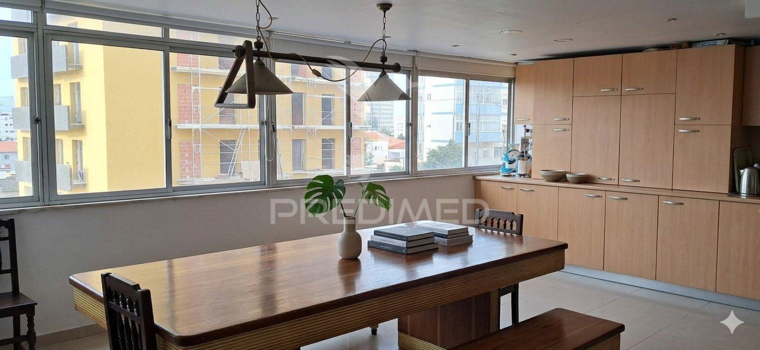 Apartamento t3 c/ terraço no laranjeiro