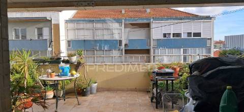 Apartamento t3 c/ terraço no laranjeiro