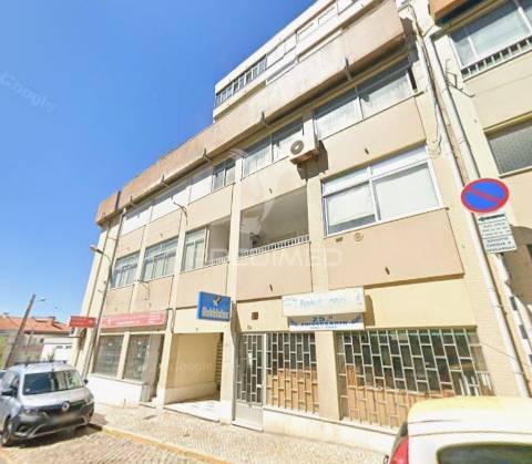 Apartamento t3 c/ terraço no laranjeiro