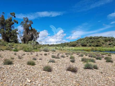 Herdade com artigo urbano