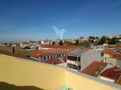 T2 triplex com terraço – zona central do porto
