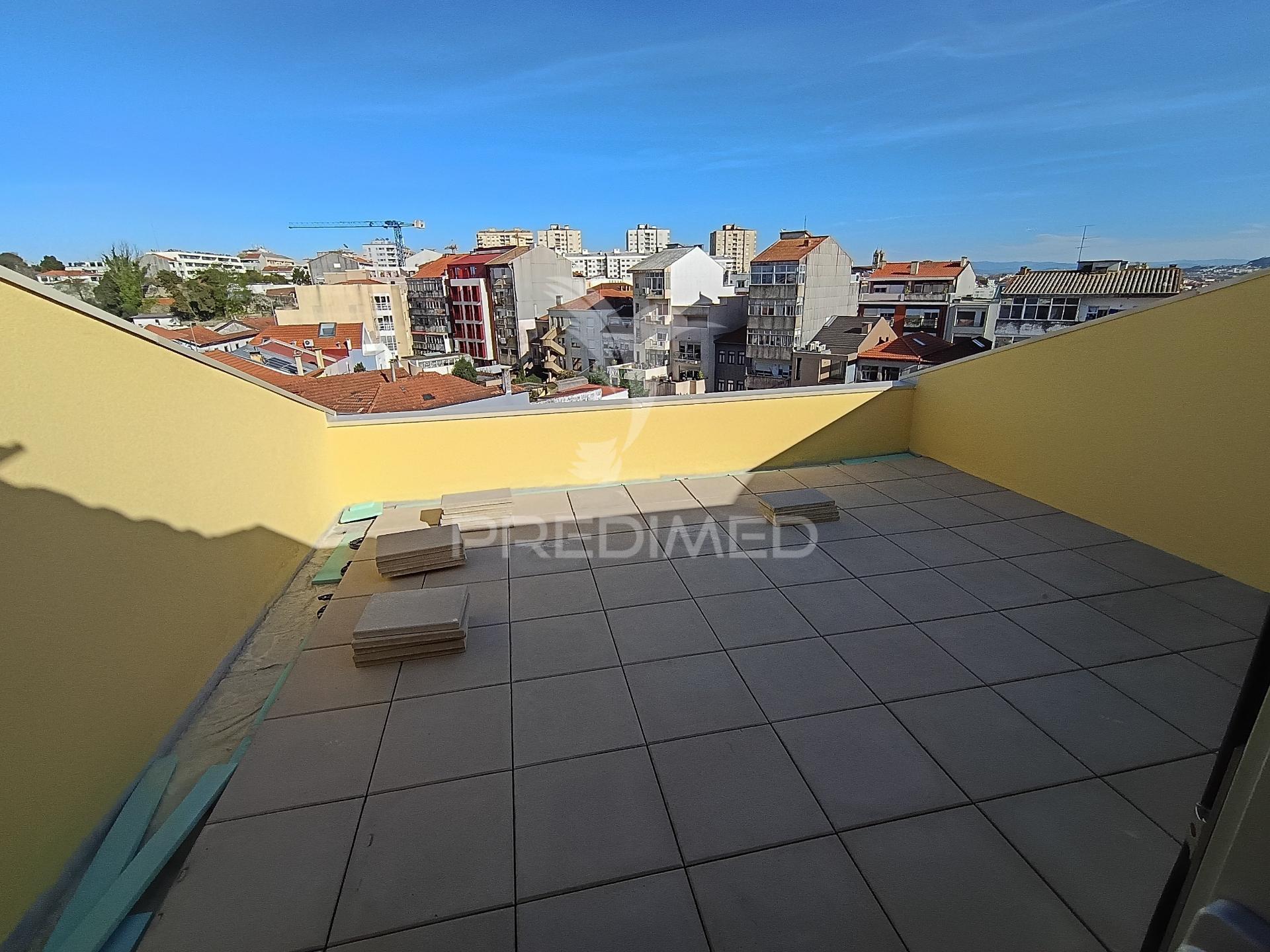 T2 triplex com terraço – zona central do porto