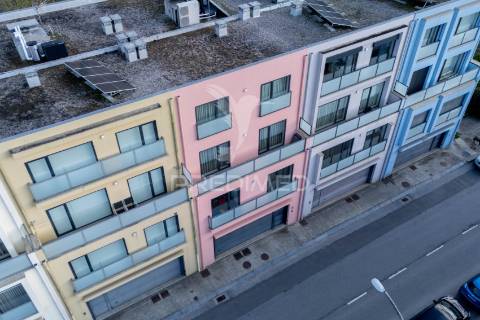 Moradia de luxo t5 com 3 suites | piscina interior aquecida | elevador | localização premium em braga