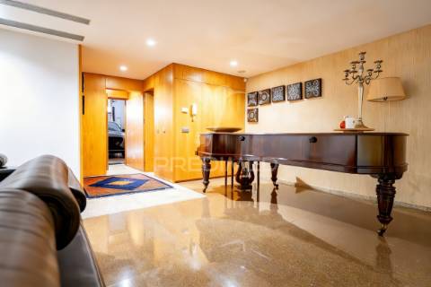 Moradia de luxo t5 com 3 suites | piscina interior aquecida | elevador | localização premium em braga