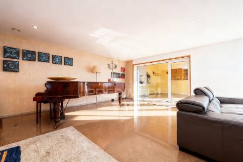 Moradia de luxo t5 com 3 suites | piscina interior aquecida | elevador | localização premium em braga