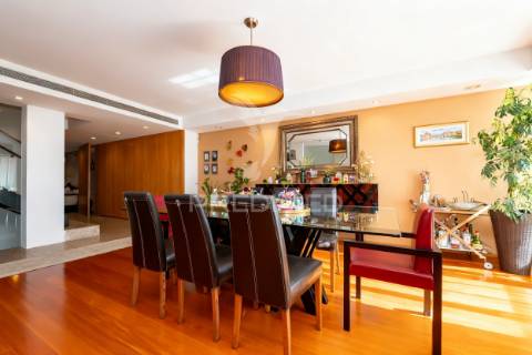 Moradia de luxo t5 com 3 suites | piscina interior aquecida | elevador | localização premium em braga