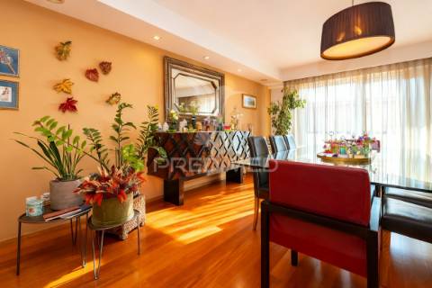 Moradia de luxo t5 com 3 suites | piscina interior aquecida | elevador | localização premium em braga