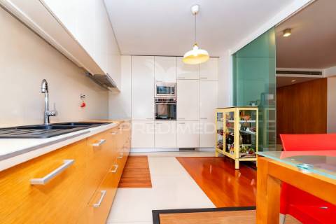 Moradia de luxo t5 com 3 suites | piscina interior aquecida | elevador | localização premium em braga