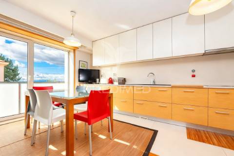 Moradia de luxo t5 com 3 suites | piscina interior aquecida | elevador | localização premium em braga