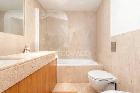 Moradia de luxo t5 com 3 suites | piscina interior aquecida | elevador | localização premium em braga