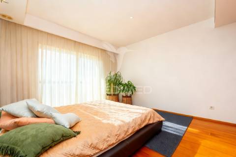 Moradia de luxo t5 com 3 suites | piscina interior aquecida | elevador | localização premium em braga