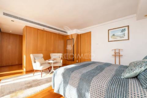 Moradia de luxo t5 com 3 suites | piscina interior aquecida | elevador | localização premium em braga